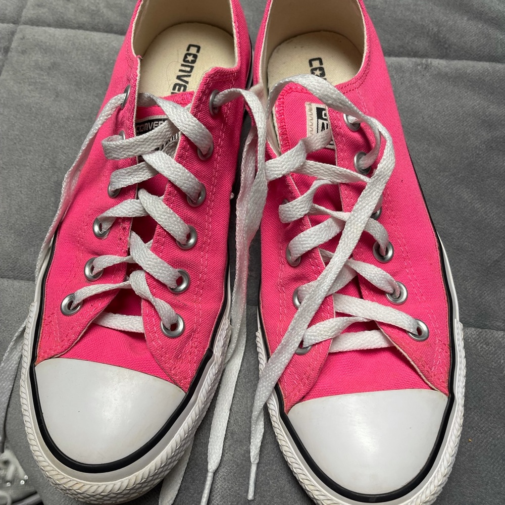 Converse women’s size 9
